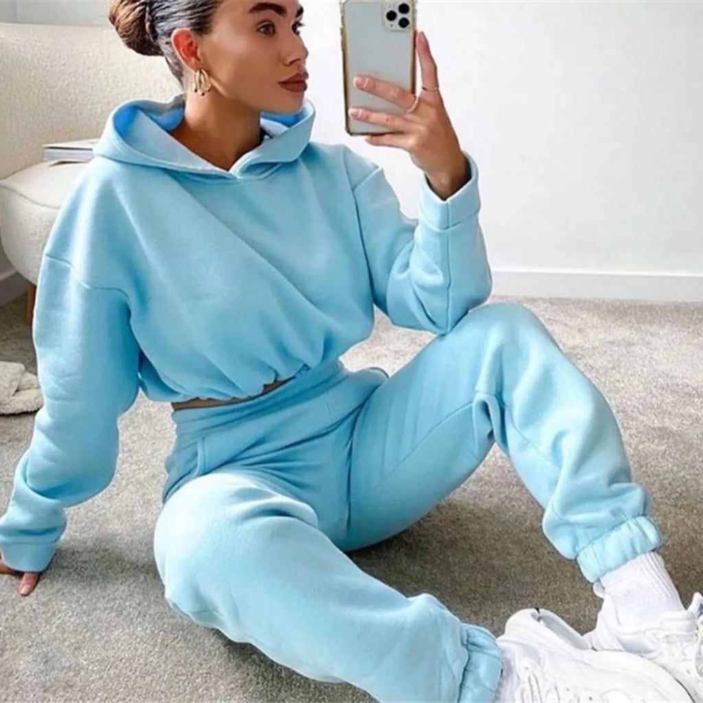 Cozy Core Tracksuit Set – Oversized Hoodie & Sweatpants  Warm, relaxed, and effortlessly stylish.