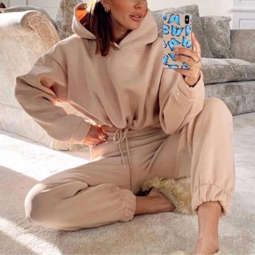 Cozy Core Tracksuit Set – Oversized Hoodie & Sweatpants  Warm, relaxed, and effortlessly stylish.