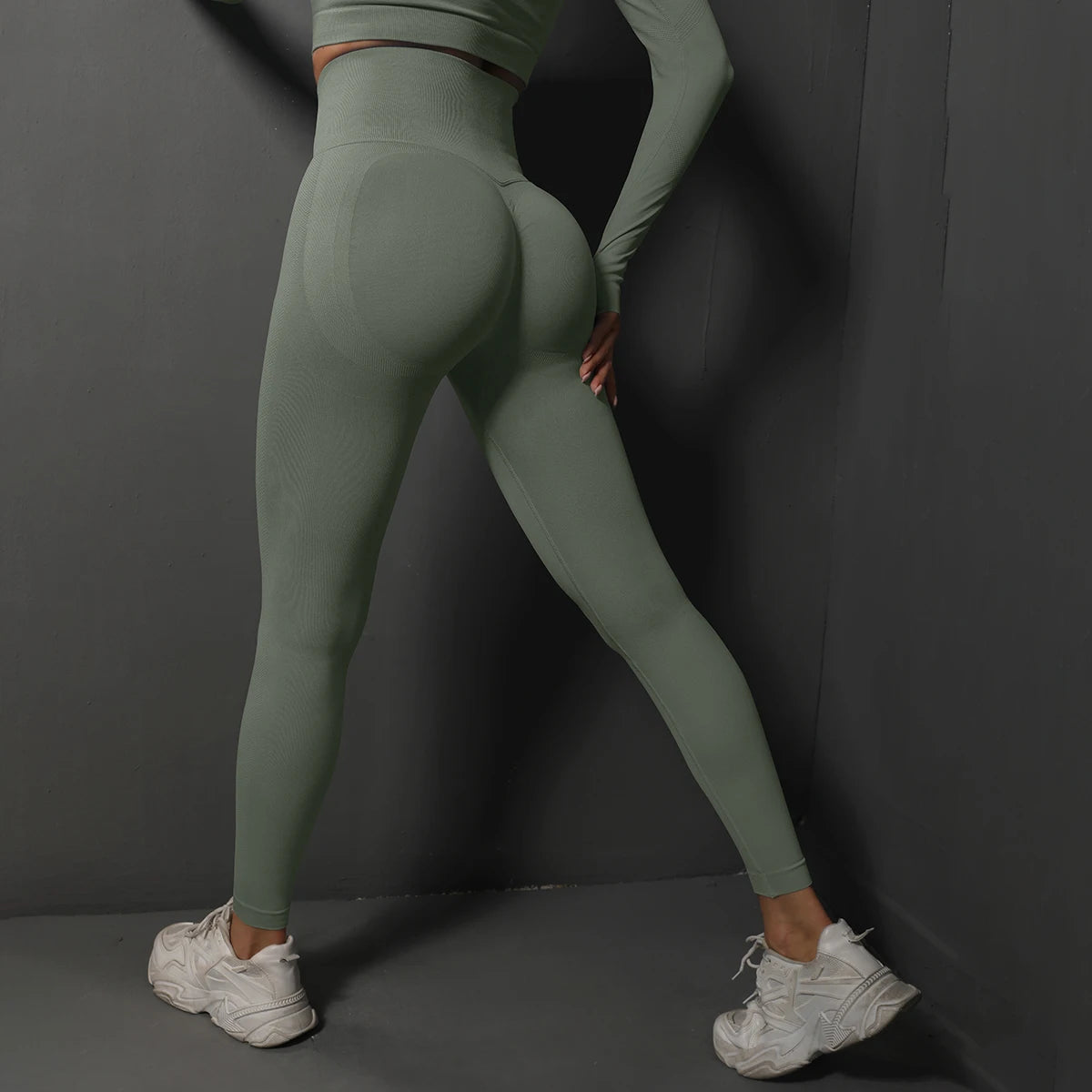 SculptFlex Seamless Leggings – High-Waist Booty Lift Fit  Sculpt your curves. Train with confidence. Perform in style.
