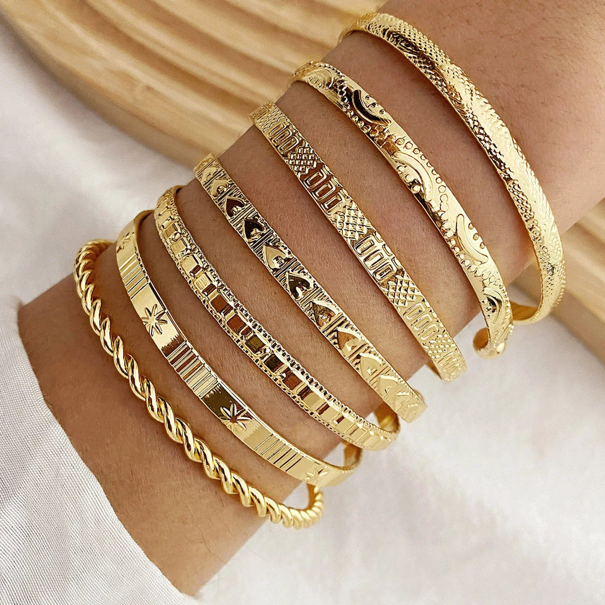 Gold Punk Heart Bracelet Set (7 Pieces) – Fashion Bangles for Women
