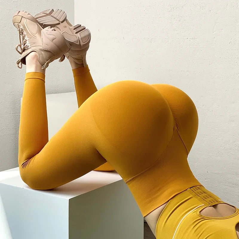 SeamlessSculpt Leggings – High-Waist Push-Up Fit  Smooth feel. Sculpted curves. Maximum performance.