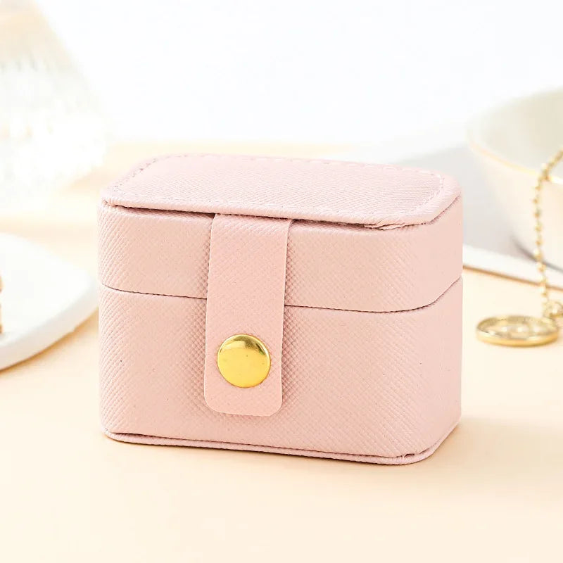 Mini Luxe Jewelry Case – Portable Travel Organizer  Small size. Smart storage. Travel in style.
