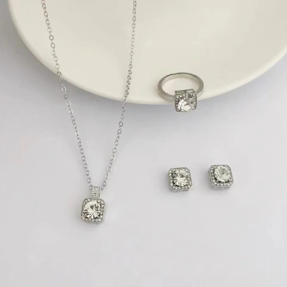 Cube Luxe Set – Elegant 3-Piece Jewelry Collection  Modern shine. Perfect match. Gift-ready elegance.
