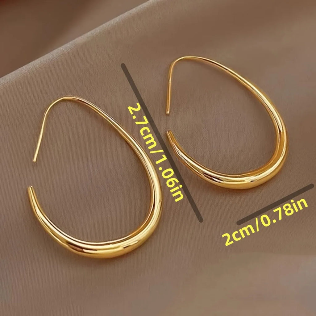 AquaDrop Earrings – 18K Gold Plated Elegance  Fluid shape. Golden shine. Everyday luxury.