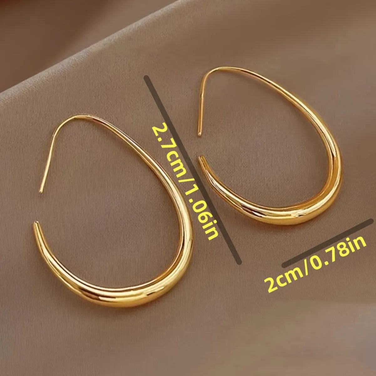 AquaDrop Earrings – 18K Gold Plated Elegance  Fluid shape. Golden shine. Everyday luxury.